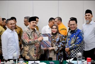Bersama Gubernur Riau dan Kepala Daerah Se Riau, Bupati Kasmarni Audiensi ke Bappenas Republik Indonesia