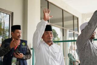 Wakil Wali Kota Dumai Melepas Keberangkatan 269 Jemaah Haji Asal Kota Dumai dari Batam ke Tanah Suci