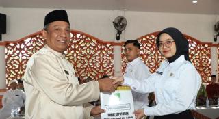 Bupati Rohul Serahkan SK CPNS Pemkab Rohul Tahun Anggaran 2024
