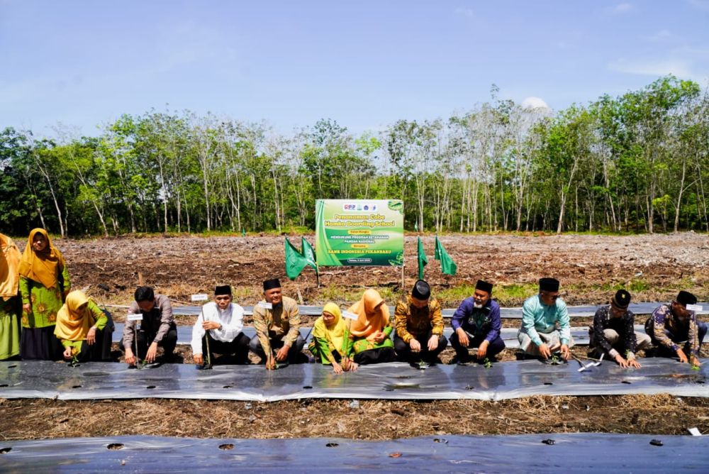 Dukung Ketahanan Pangan Nasional,UMRI Pelopori Gerakan Tanam Cabai di Kampar