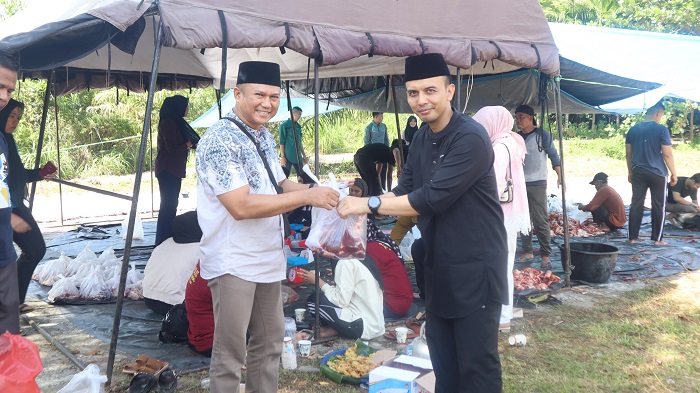 Polres Kuansing Sembelih Enam Ekor Sapi Daging Qurban Dibagikan ke warga