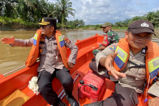 Kapolres Inhu Pantau Ketat Operasi Pencarian Remaja Hilang di Sungai Cinaku