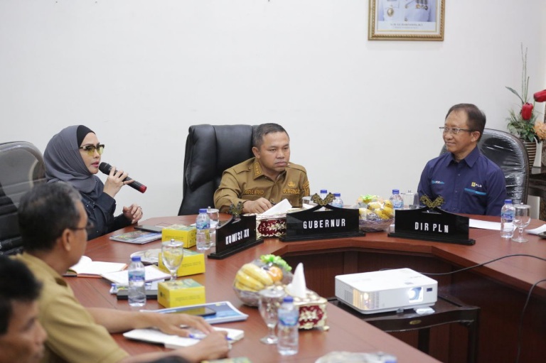Percepatan Listrik hingga Pelosok Riau, Gubernur Abdul Wahid Targetkan Rampung 2026