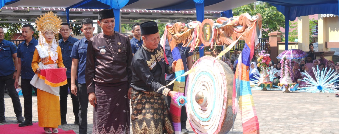 Bupati Suhardiman Buka Festival Pacu Jalur Rayon Se- Kuansing Secara Serentak di Cerenti