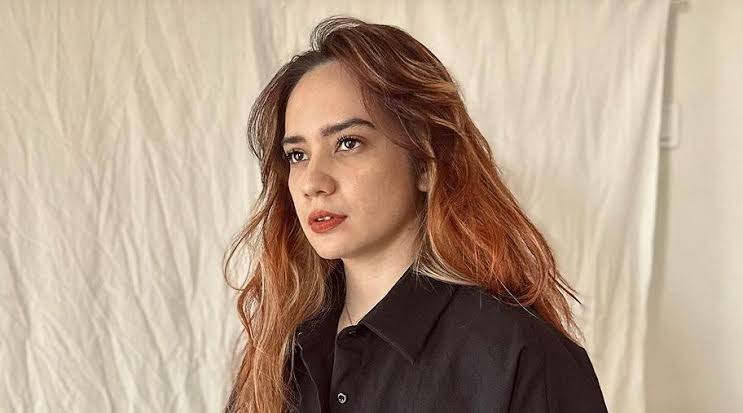 Putri Anne Umbar Foto Seksi, Bagian Dada Jadi Sorotan