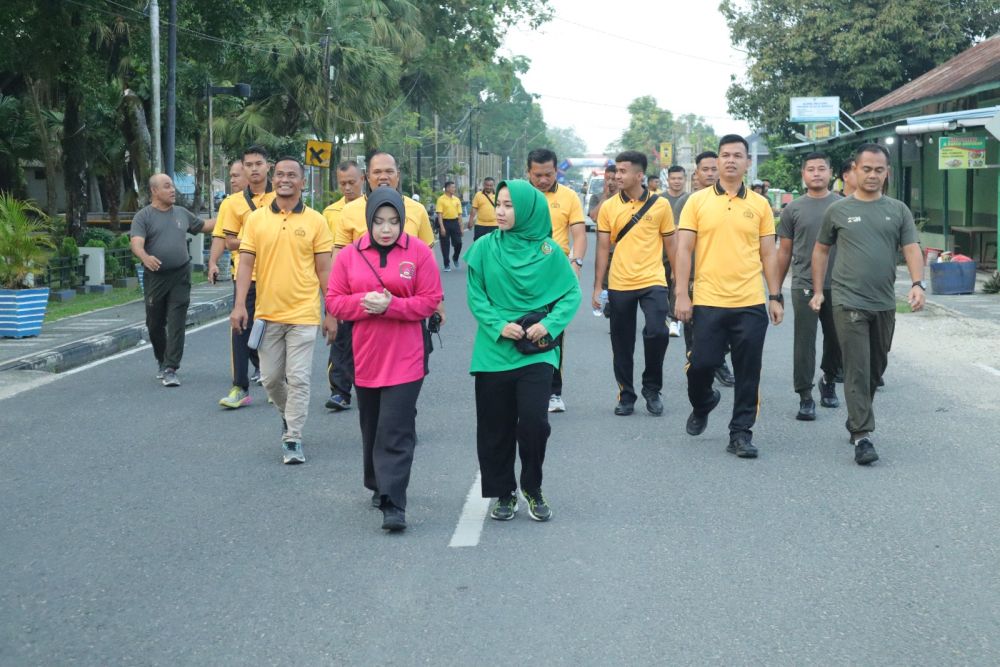 Jalan Santai dan Senam Bersama TNI-Polri Hangatkan Hari Bhayangkara ke-79 di Inhu