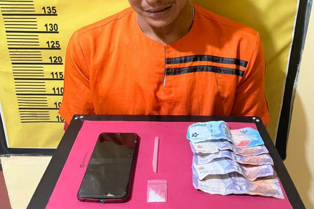 Pengedar Narkoba Menangis saat Ditangkap Anggota Polsek Rengat Barat