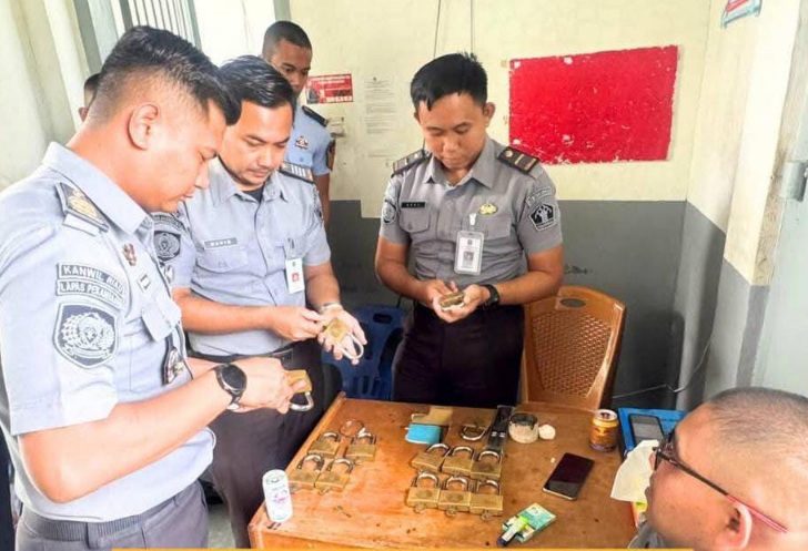 Cegah Kamtibmas, Petugas Lapas Rumbai Lakukan Rolling Gembok Blok Hunian 