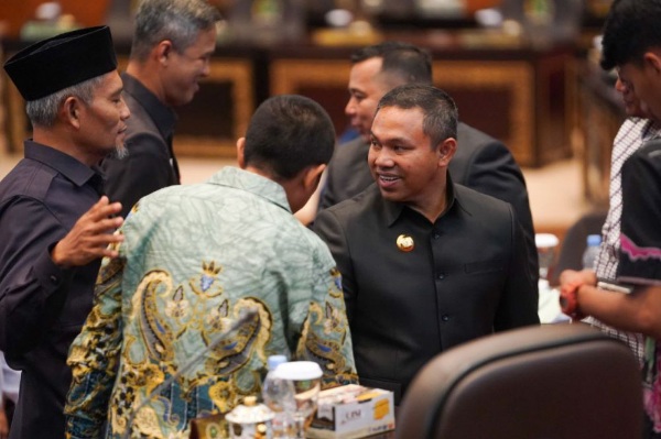 Jawab Pandangan Fraksi, Gubernur Abdul Wahid Fokus Langkah Perbaikan APBD