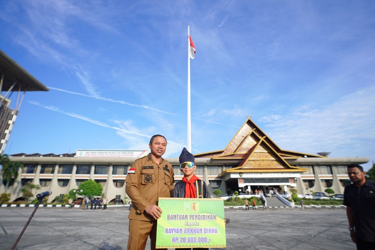 Viral Mendunia, Dikha Bocah Penari Pacu Jalur Kini Dianugerahi Beasiswa dan Gelar Duta Pariwisata
