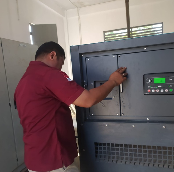 Pastikan Genset Siap Beroperasi, Kaur Umum Lapas Narkotika Rumbai Rutin Lakukan Pengecekan dan Perawatan