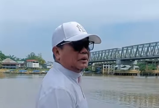Bupati Pelalawan Tinjau Warga Terdampak Aberasi di Bataran Sungai Kampar