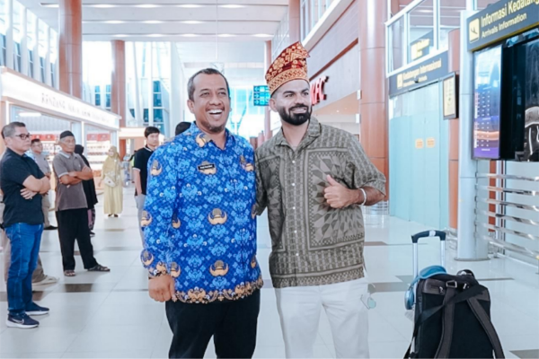 Youtuber 17 Juta Subscriber, Joe Hattab Mendarat di Riau Demi "Aura Farming" Dhika