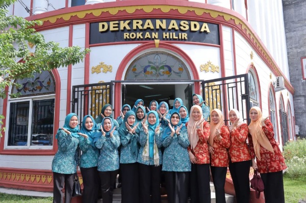 Ketua TP PKK Riau Dorong Sinergi dan Peningkatan Kualitas Produk Kerajinan di Dekranasda Rohil