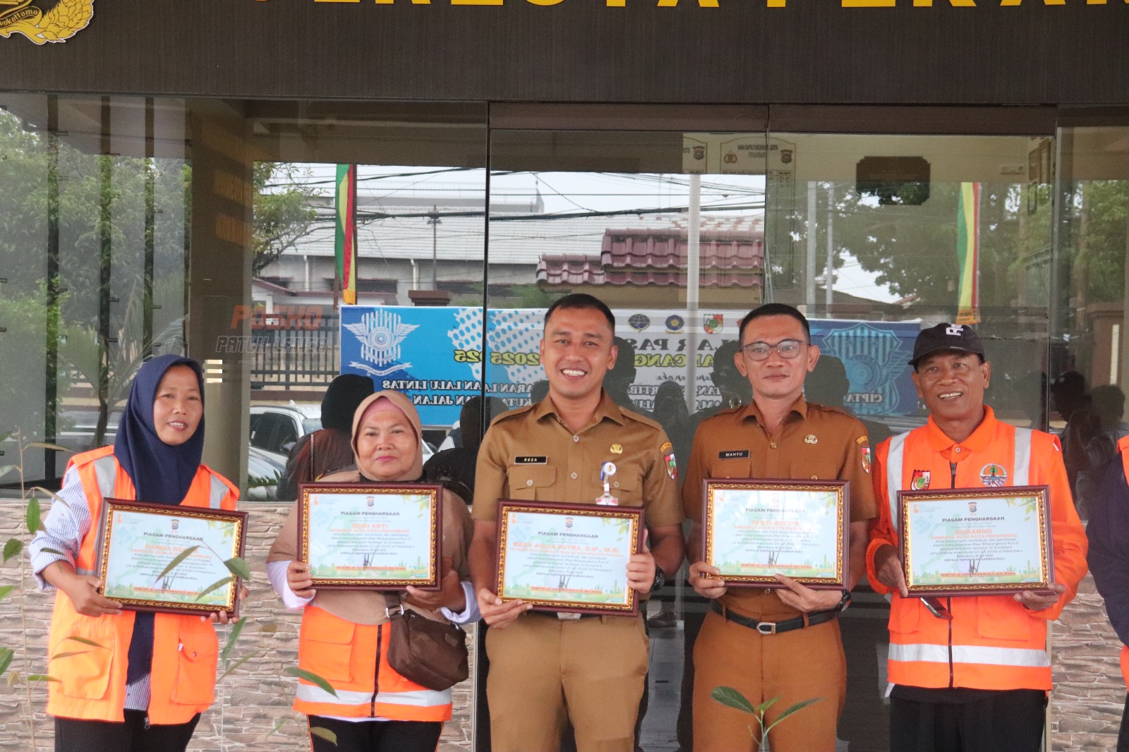 DLHK Pekanbaru Terima Penghargaan dari Polda Riau