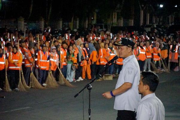 Targetkan Adipura, Wako Agung Pimpin Apel Gelar Pasukan DLHK Pekanbaru