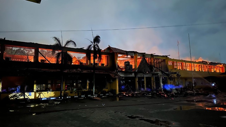 Kantor Disnakertrans Riau Ludes Terbakar