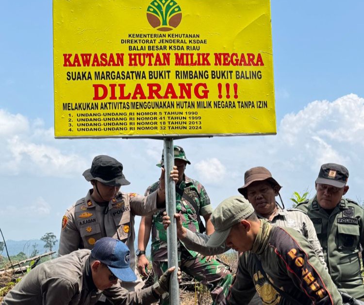 BBKSDA Riau dan Polisi Patroli Pasang Peringatan Keras Kawasan Konservasi
