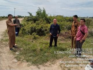 Pemerintah Kecamatan Teluk Meranti Survey Lokasi Pencucian kanal Jalan Lintas Bono