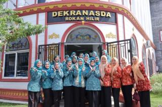Ketua TP PKK Riau Dorong Sinergi dan Peningkatan Kualitas Produk Kerajinan di Dekranasda Rohil