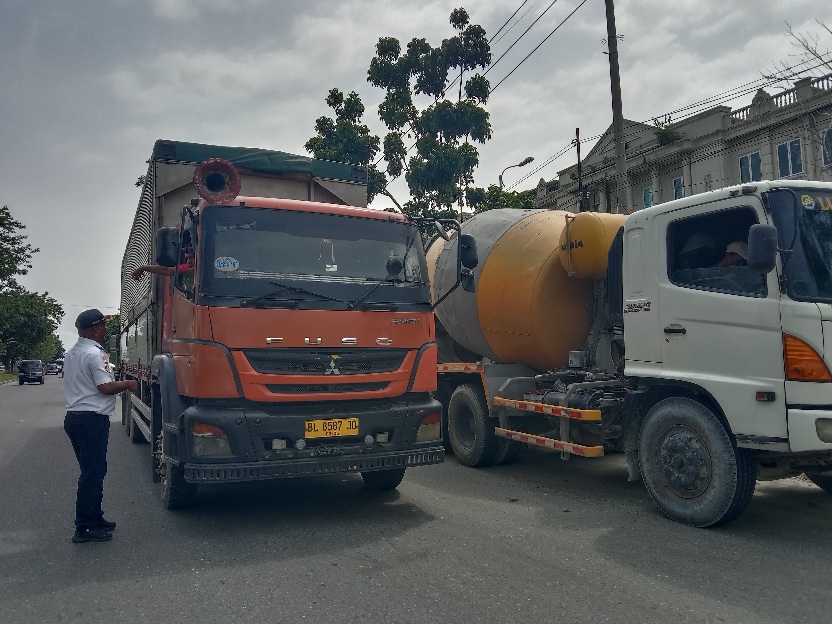 Dishub Pekanbaru dan Polda Riau Razia Truk ODOL, 20 Kendaran Di Suruh Putar Balik 