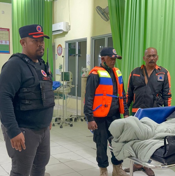 Petugas BPBD Evakuasi Korban Laka Laut di Perairan Sungai Dusun Inhil 