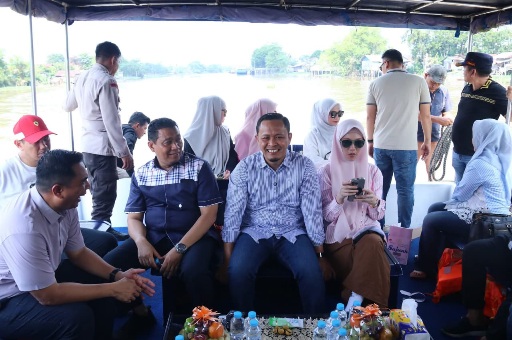 Walkot Agung Nugroho Susuri Sungai Siak, Hidupkan Jalur Ekonomi yang Aman
