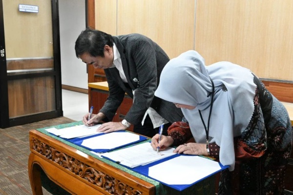 BI Riau Dukung Mobilitas Akademik UNRI dengan Kendaraan Operasional