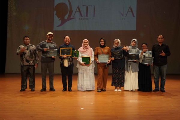 English Communication Awards 2025 Digelar di Anjung Seni, Fikom Umri Tampil Beda