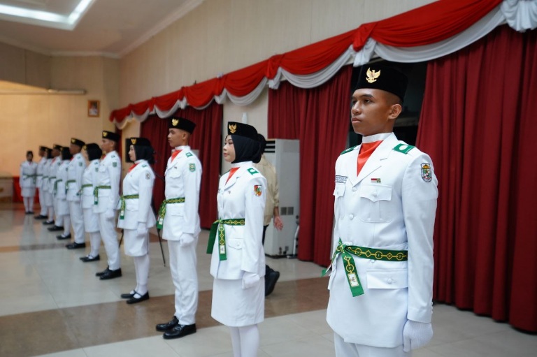 Gubernur Riau Kukuhkan 36 Anggota Paskibraka 2025, Siap Bertugas di HUT ke-80 RI
