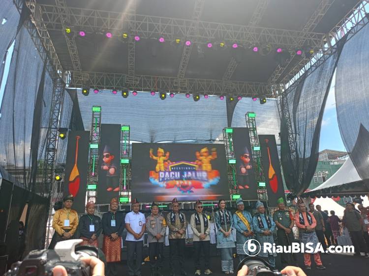 Bupati Kuansing Berhasil Boyong Wapres dan 3 Menteri Indonesia di Ivent Pacu Jalur