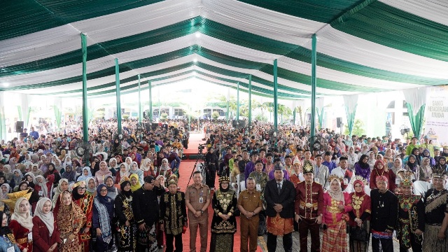 Nuansa Adat Nusantara Warnai Penyambutan 3.061 Mahasiswa Baru UMRI