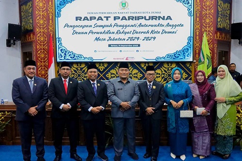 Wawako Sugiyarto Saksikan Pengambilan Sumpah Anggota DPRD Kota Dumai PAW H. Suprianto