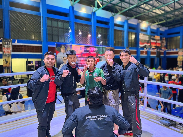Muaythai Riau Sumbang 2 Emas dan 1 Perunggu di Kejurnas NTB 2025