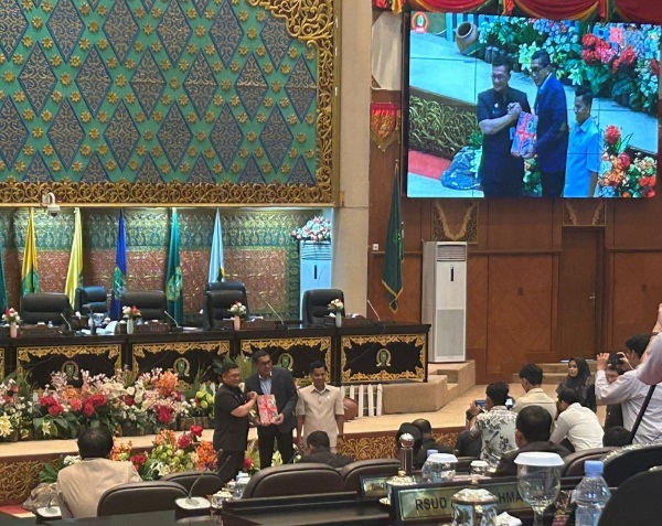 DPRD Riau Ajukan Dua Ranperda: Keterbukaan Informasi Publik dan Pemberdayaan Ketahanan Keluarga