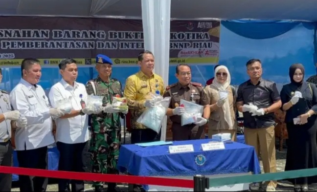 BNNP Riau Musnahkan 6,12 Kg Sabu dan 970 Butir Ekstasi Milik 4 Kurir Jaringan Lapas