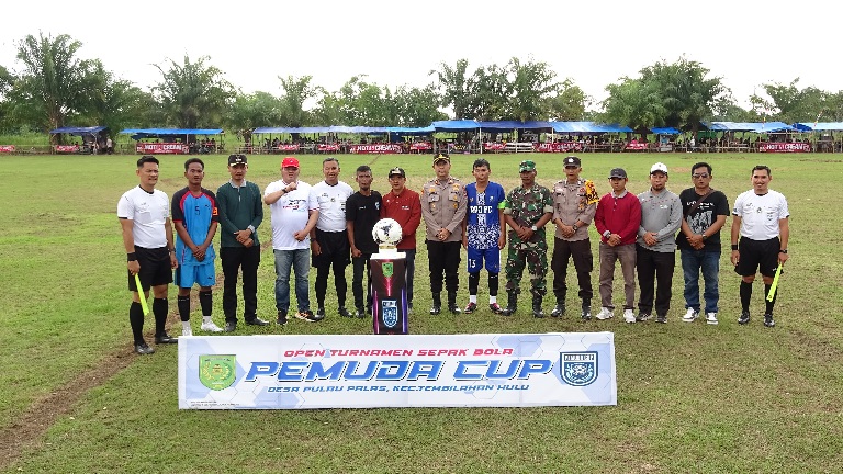 Bupati Inhil Apresiasi Pembukaan Turnamen Sepak Bola Pemuda Cup Desa Pulau Palas