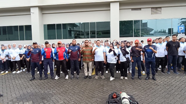 Damkar Pekanbaru Kolaborasi RS Awal Bros Sosialisasi Pencegahan Penanggulangan Kebakaran