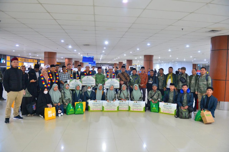 Tiba di Pekanbaru, Kafilah Riau Disambut Hangat Gubernur Abdul Wahid