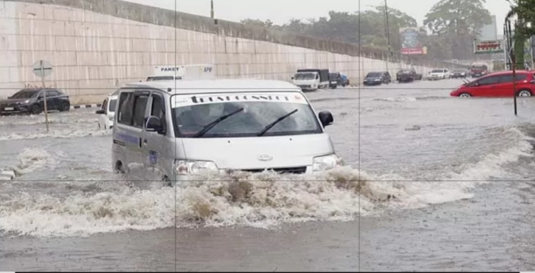 Laporan Banjir Masuk dari Pekanbaru, Dumai, dan Siak, Diminta Siaga Darurat