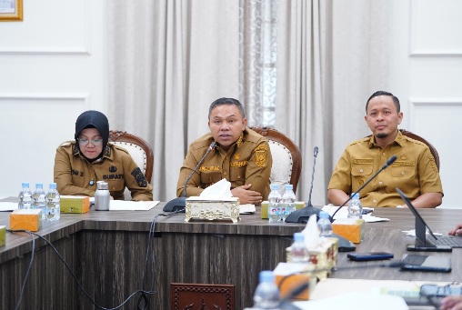 Gubri Abdul Wahid Dorong Pengelolaan Sampah di Riau Jadi Sumber Energi Listrik