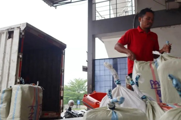 BNPB Gunakan Tiga Jalur Akses Logistik, Kirim Starlink dan Perahu LCR ke Aceh