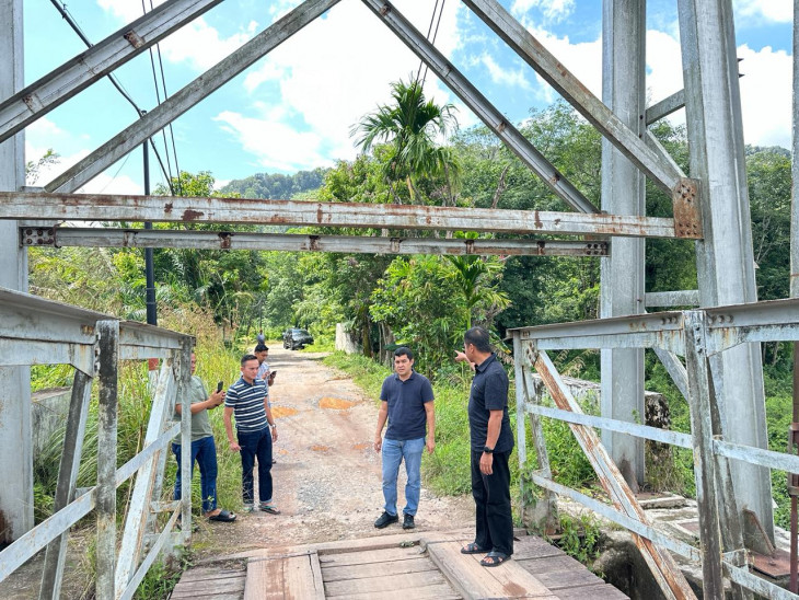 Bupati Kampar Tinjau Jembatan Tanjung Belit–Balung, Siapkan Usulan Pembangunan melalui APBN