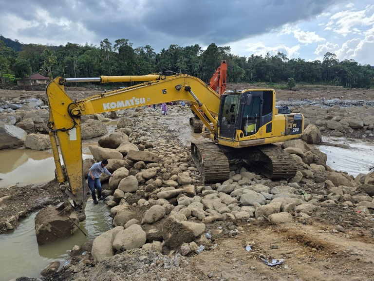 Fathan, Bayi Tiga Bulan Selamat Tersangkut di Pohon Saat Banjir Bandang Agam