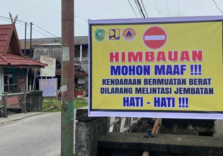 Jembatan Miring di Selatpanjang Diduga Karna Alat Berat