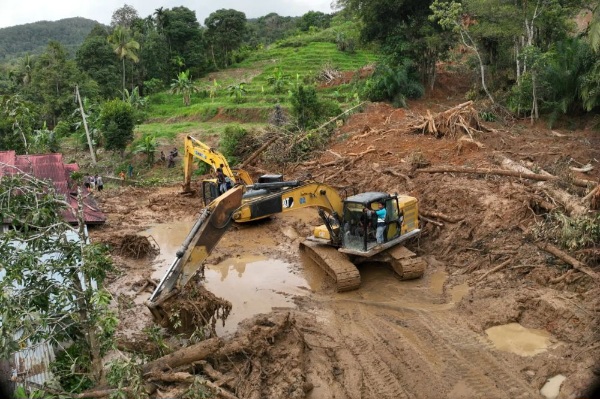 Laporan BNPB: Solok, Agam, dan Tanah Datar Jadi Fokus Perbaikan Jalan Nasional Pasca Bencana