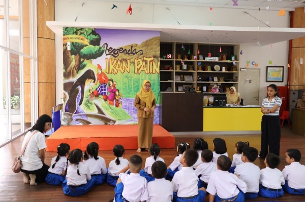 Setiap Kamis, Perpustakaan Soeman Hs Adakan Kamis Mendongeng