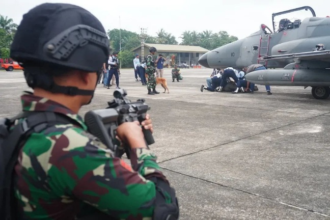 Aksi Cepat Pilot Tempur Skadron 12, Paksa Pesawat Asing Mendarat di Lanud Rsn Pekanbaru