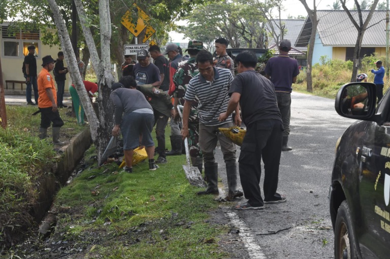 Cegah Banjir, Pemkab Bengkalis Gelar Gotong Royong Massal di Desa Air Putih