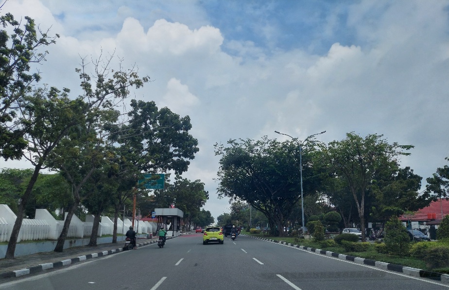 Cuaca Riau Sabtu Ini Didominasi Berawan dan Hujan Ringan hingga Sedang